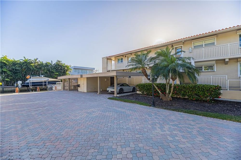 320 14th Ave. S 320e – #225020277 - Aqualane Shores