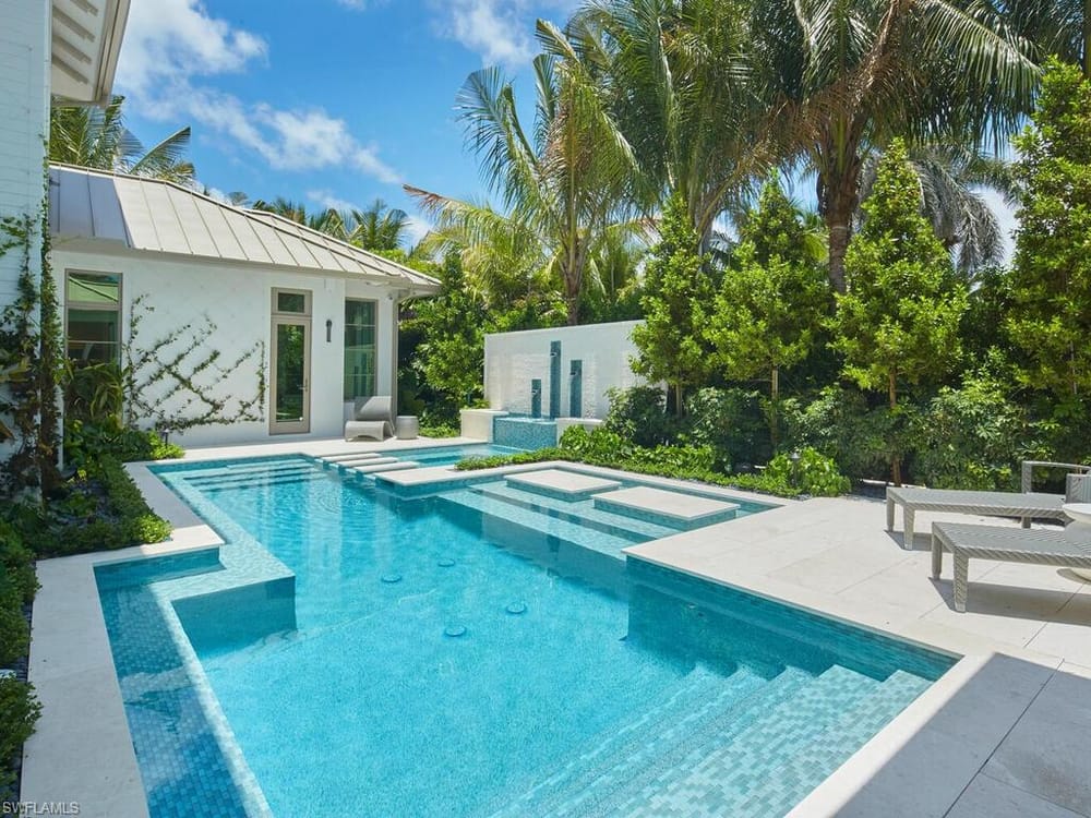 2075 Gordon Dr. E – #225020365 - Aqualane Shores