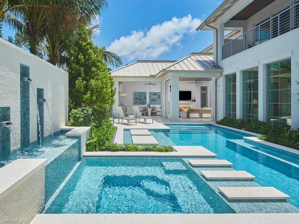 2075 Gordon Dr. E – #225020365 - Aqualane Shores