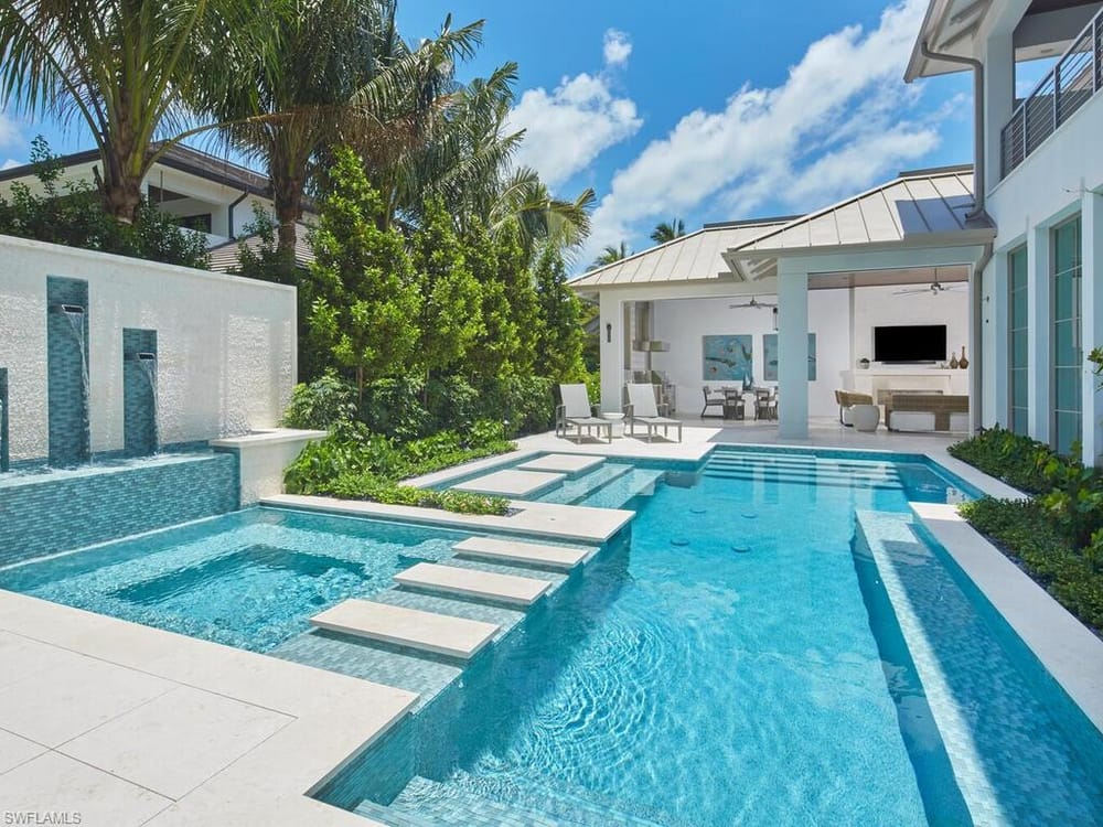 2075 Gordon Dr. E – #225020365 - Aqualane Shores