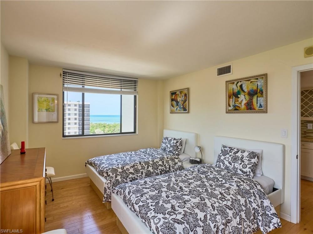 17 Bluebill Ave. 901 – #225052460 - Vanderbilt Beach