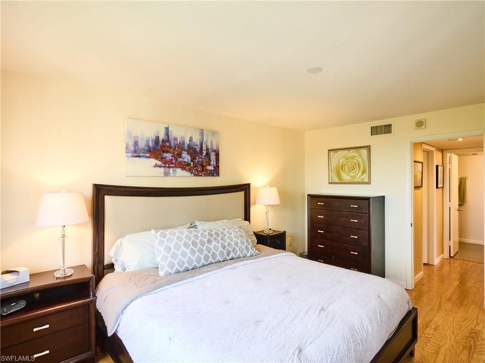 17 Bluebill Ave. 901 – #225052460 - Vanderbilt Beach