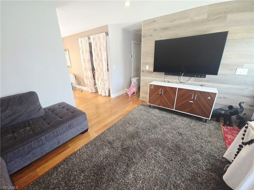 5321 Warren St. – #225067815 - Naples Manor