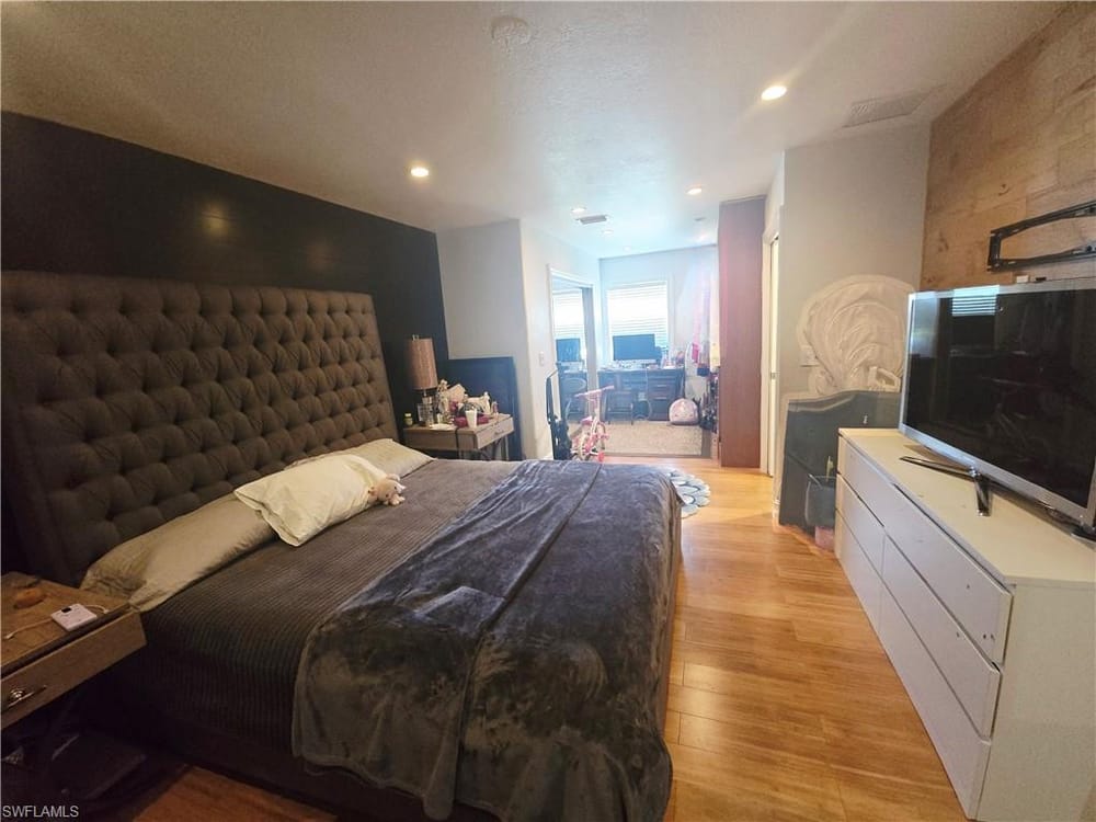 5321 Warren St. – #225067815 - Naples Manor