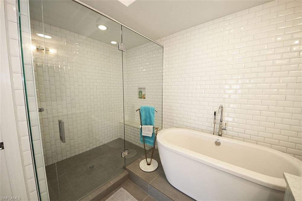 1035 3rd Ave. S 411 – #225076633 - Naples Square