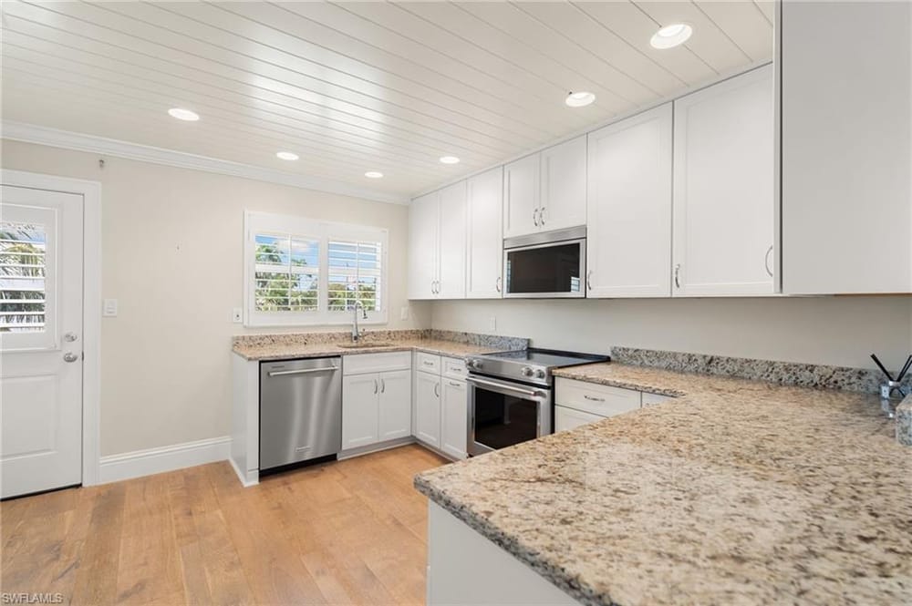 310 14th Ave. S 310b – #225076924 - Aqualane Shores