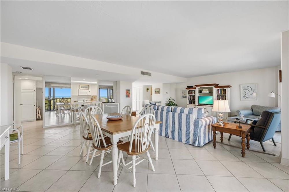 11 Bluebill Ave. 404 – #225078575 - Vanderbilt Beach