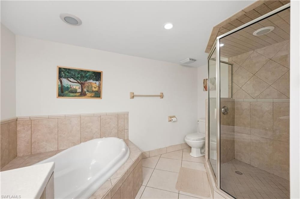 11 Bluebill Ave. 404 – #225078575 - Vanderbilt Beach