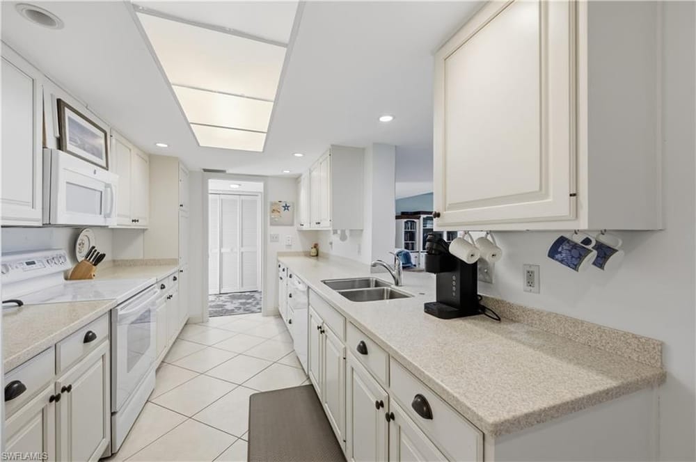 11 Bluebill Ave. 404 – #225078575 - Vanderbilt Beach