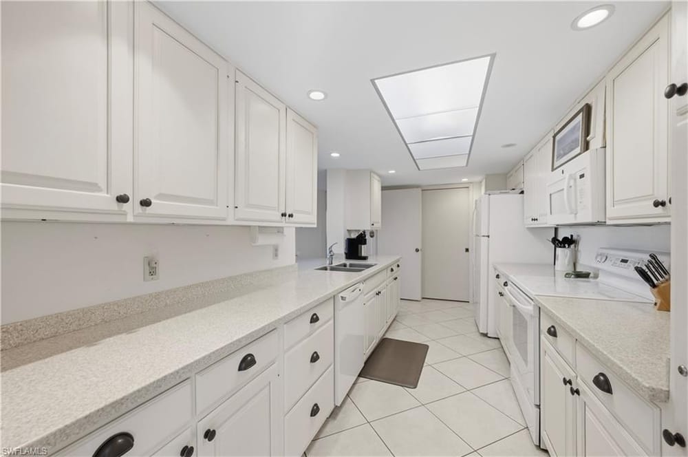 11 Bluebill Ave. 404 – #225078575 - Vanderbilt Beach