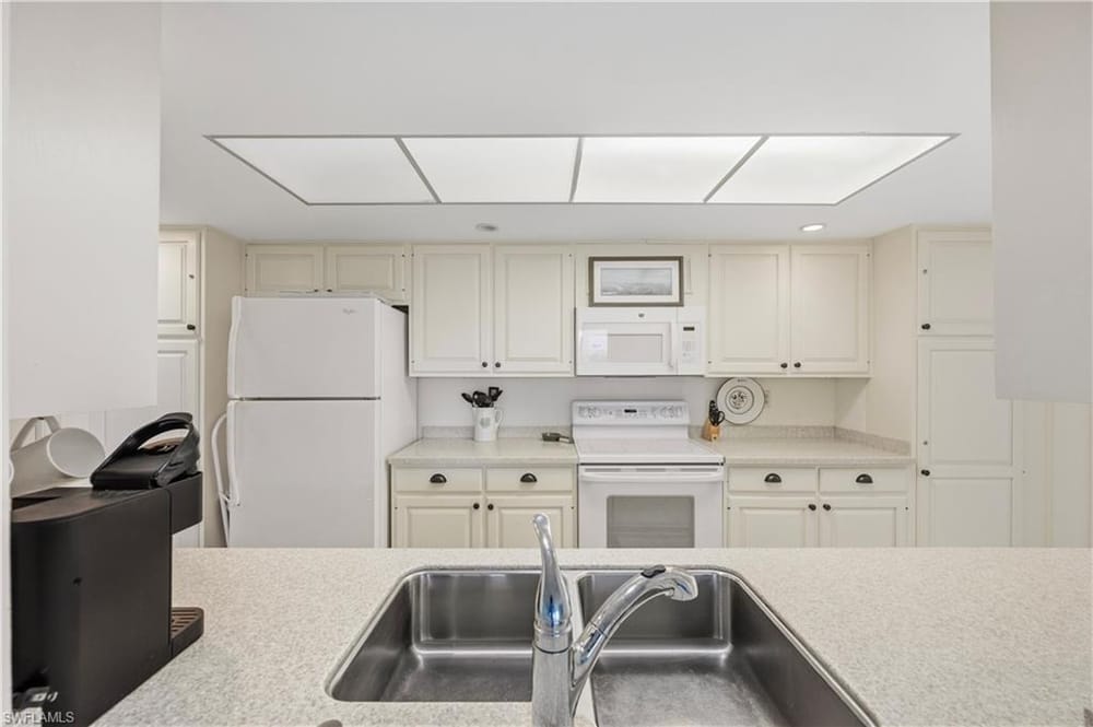 11 Bluebill Ave. 404 – #225078575 - Vanderbilt Beach