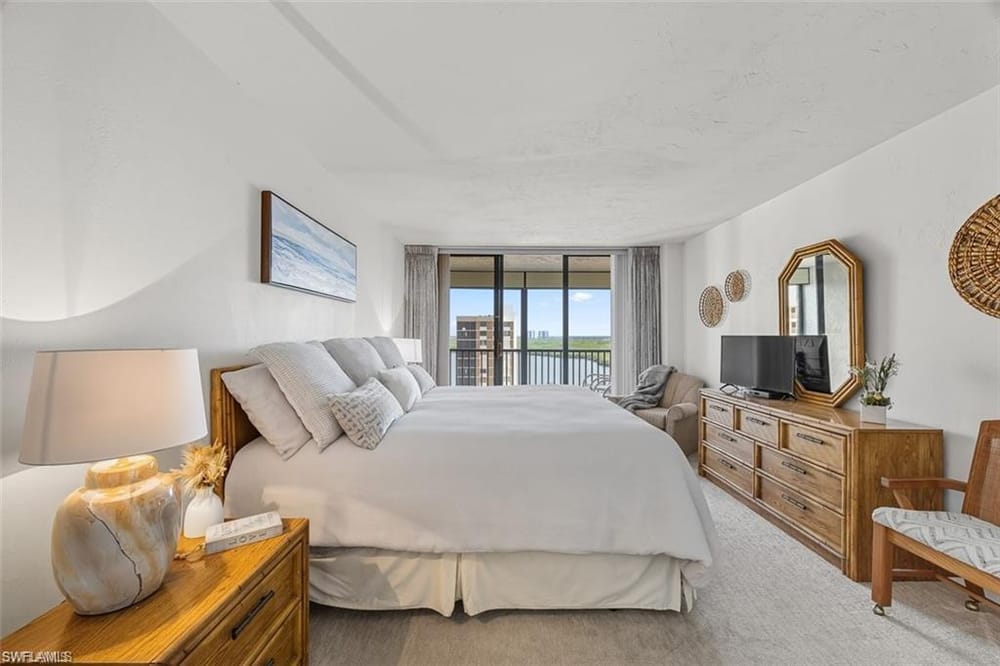 11 Bluebill Ave. 1006 – #225082098 - Vanderbilt Beach
