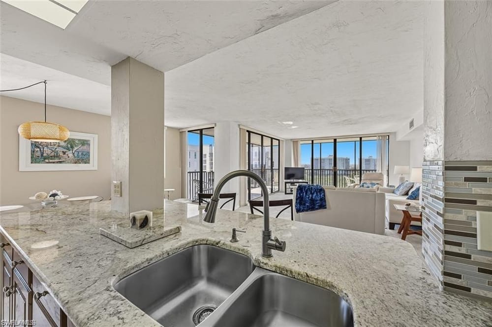 11 Bluebill Ave. 1006 – #225082098 - Vanderbilt Beach