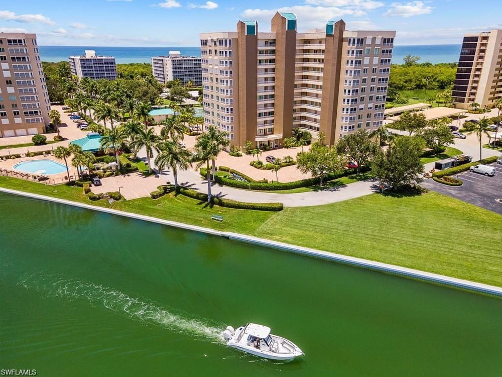 11 Bluebill Ave. 1006 – #225082098 - Vanderbilt Beach