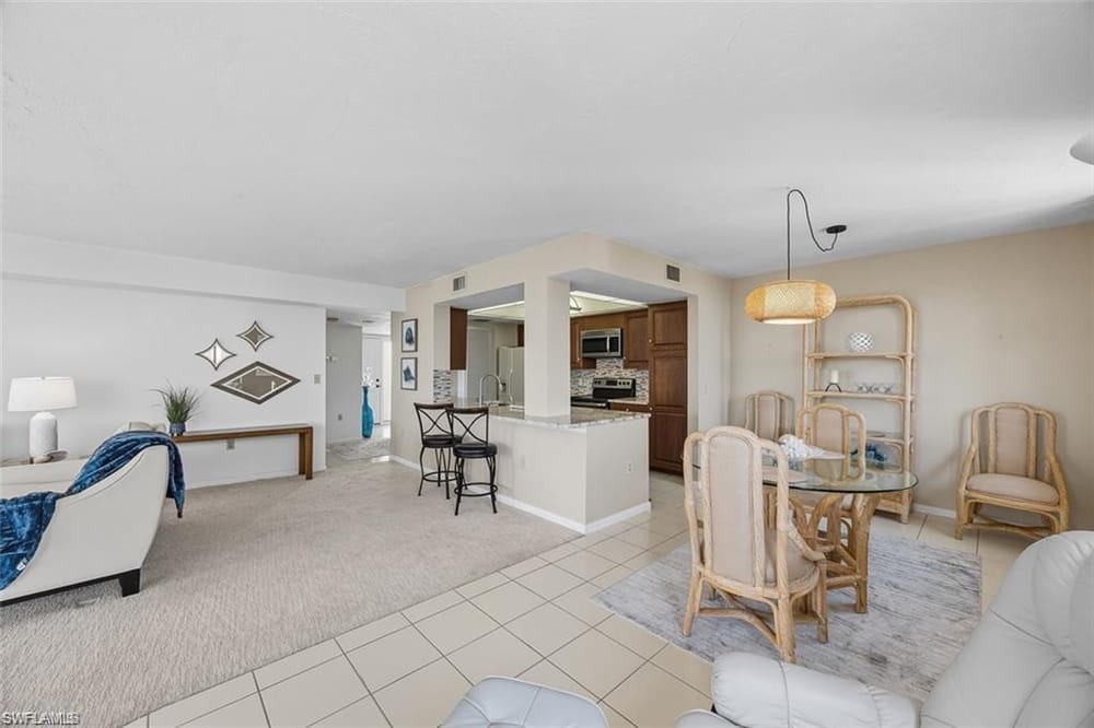 11 Bluebill Ave. 1006 – #225082098 - Vanderbilt Beach