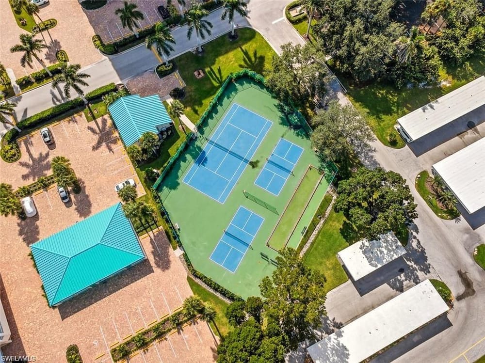 11 Bluebill Ave. 1006 – #225082098 - Vanderbilt Beach