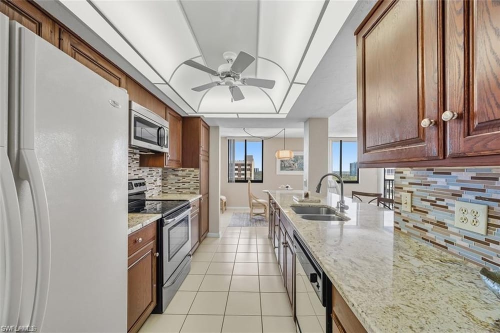 11 Bluebill Ave. 1006 – #225082098 - Vanderbilt Beach