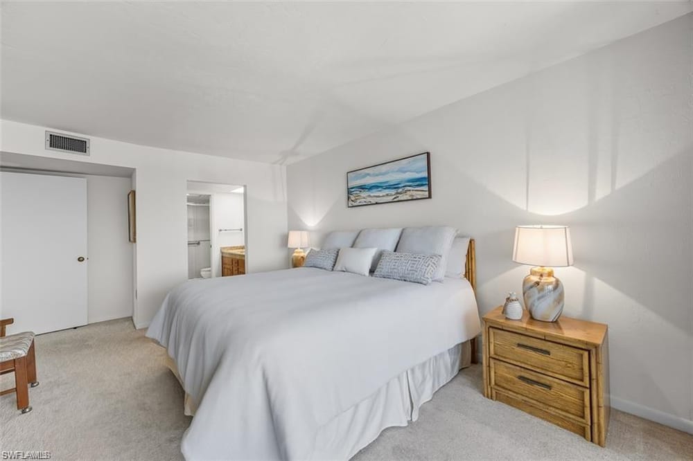 11 Bluebill Ave. 1006 – #225082098 - Vanderbilt Beach