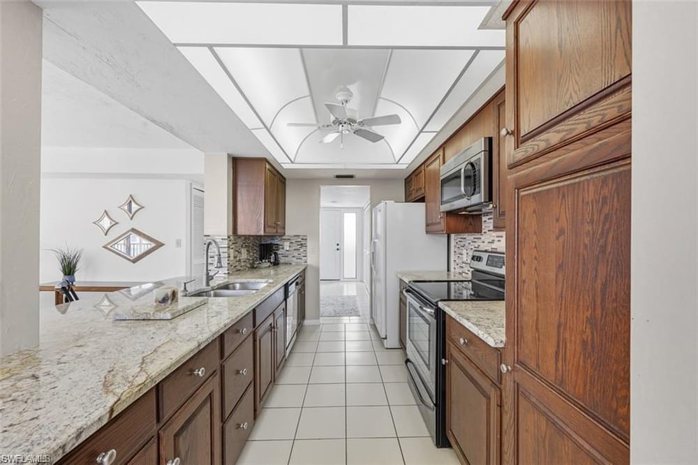 11 Bluebill Ave. 1006 – #225082098 - Vanderbilt Beach