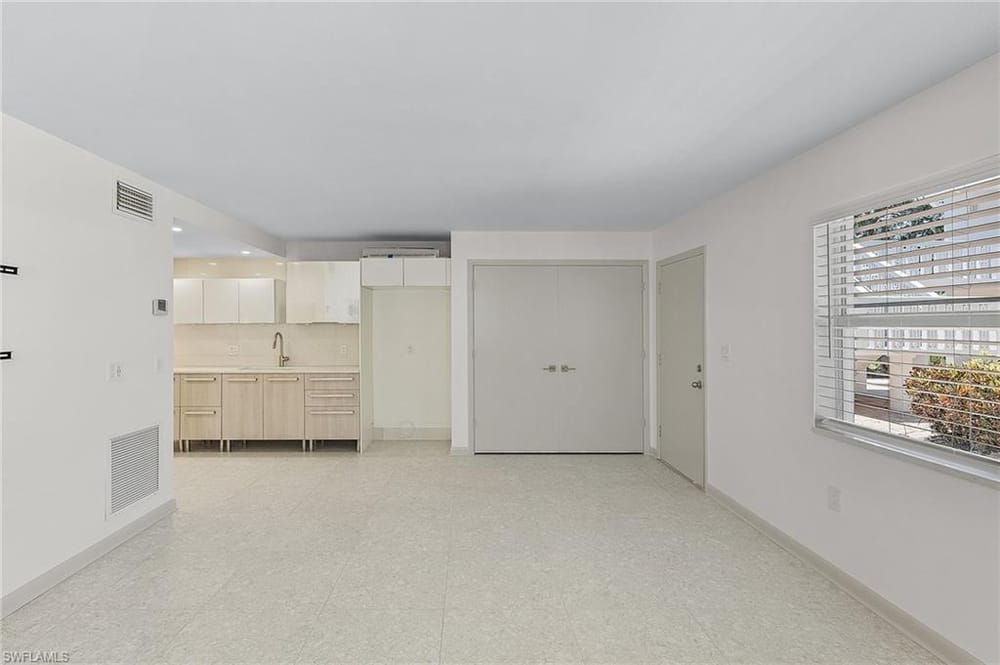 780 10th Ave. S 4 – #2025025941 - Olde Naples