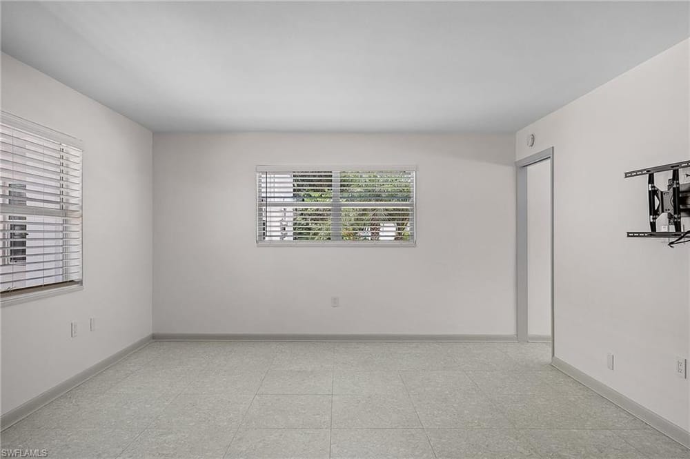 780 10th Ave. S 4 – #2025025941 - Olde Naples