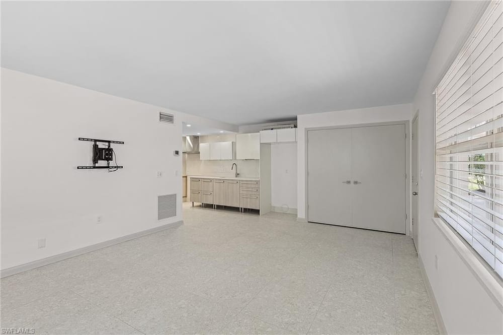 780 10th Ave. S 4 – #2025025941 - Olde Naples