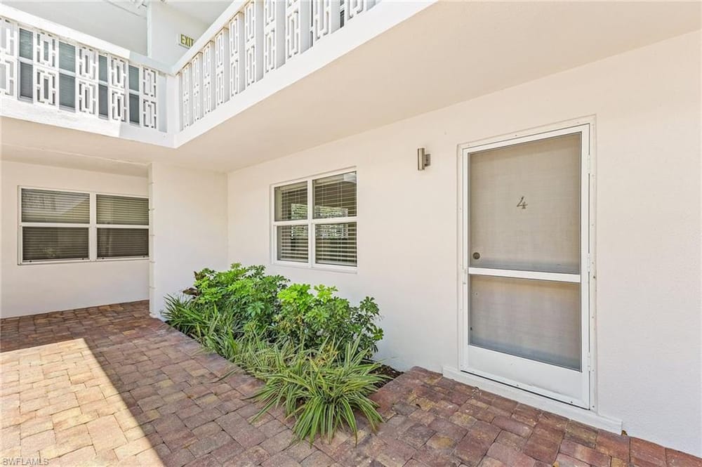 780 10th Ave. S 4 – #2025025941 - Olde Naples
