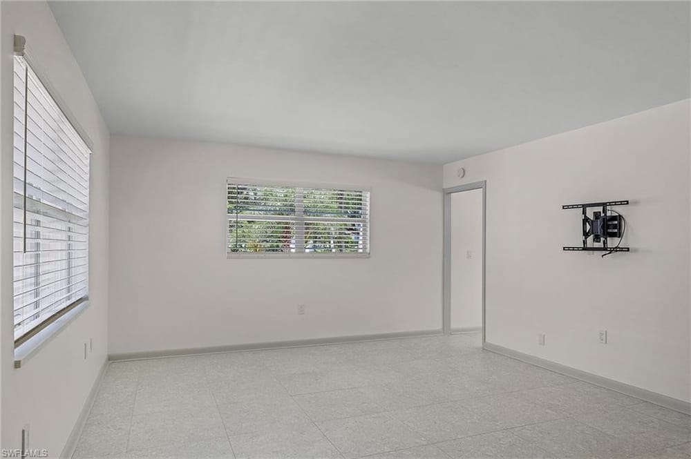 780 10th Ave. S 4 – #2025025941 - Olde Naples