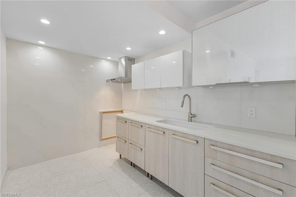 780 10th Ave. S 4 – #2025025941 - Olde Naples