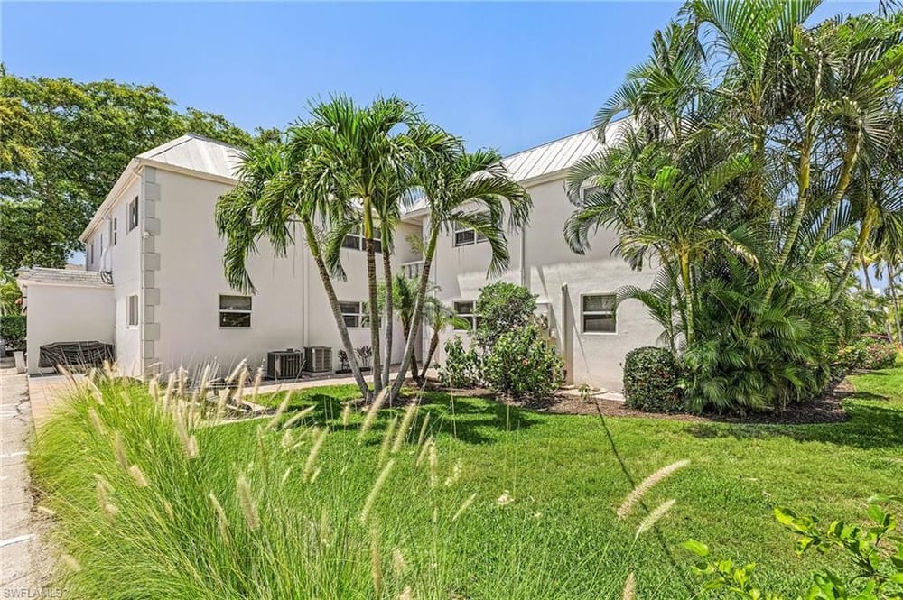 780 10th Ave. S 4 – #2025025941 - Olde Naples