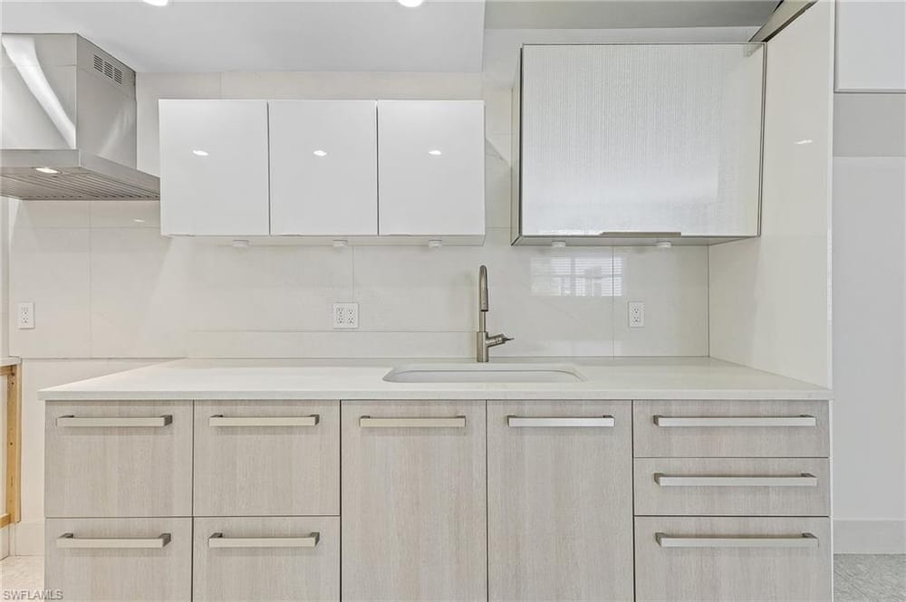 780 10th Ave. S 4 – #2025025941 - Olde Naples