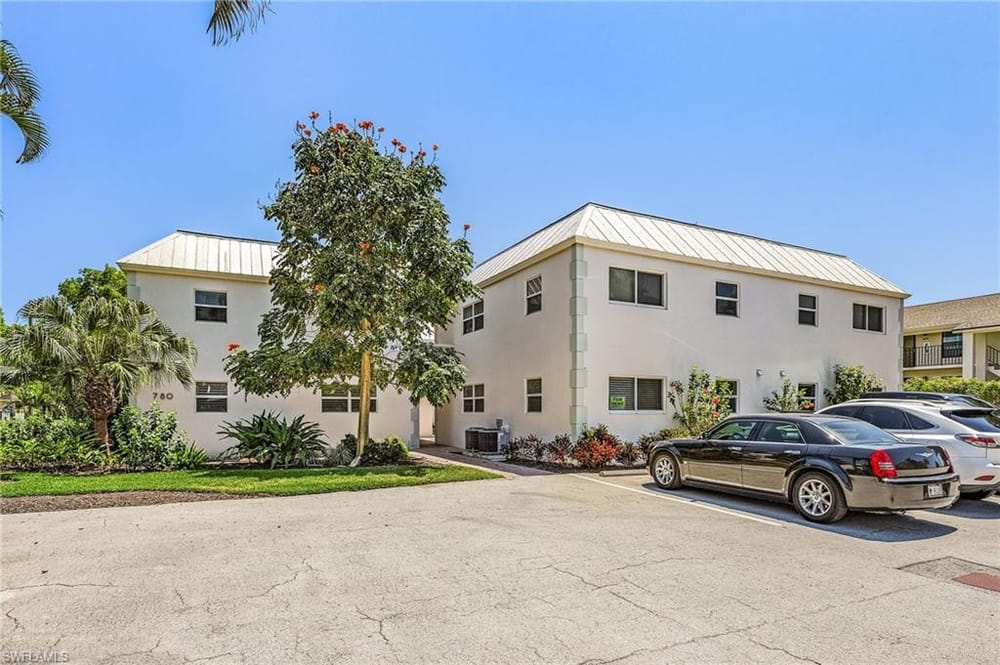 780 10th Ave. S 4 – #2025025941 - Olde Naples