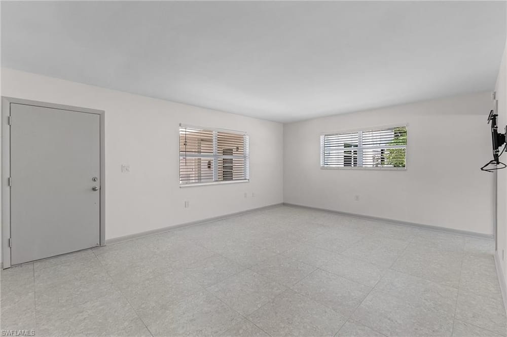 780 10th Ave. S 4 – #2025025941 - Olde Naples