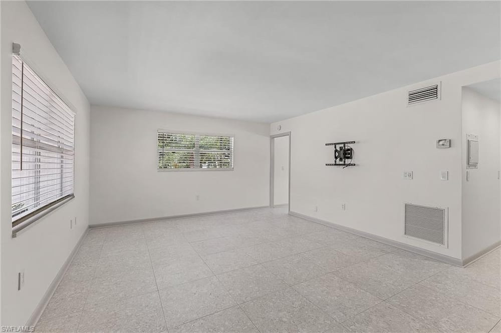 780 10th Ave. S 4 – #2025025941 - Olde Naples