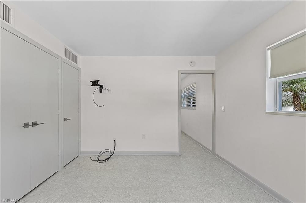 780 10th Ave. S 4 – #2025025941 - Olde Naples