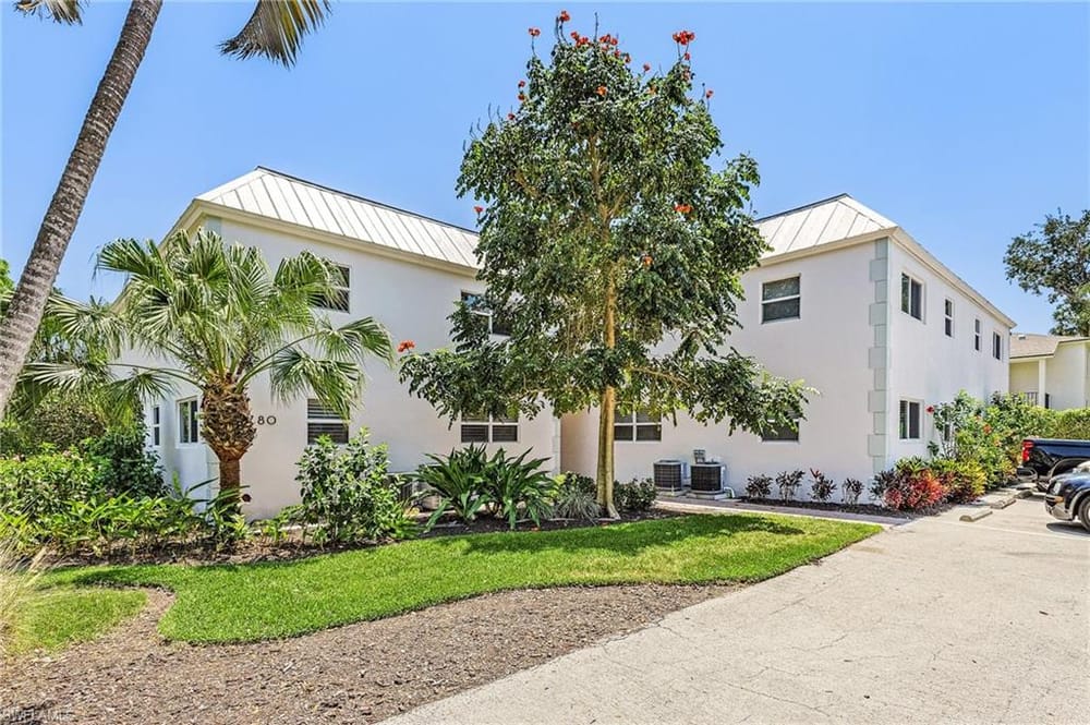 780 10th Ave. S 4 – #2025025941 - Olde Naples