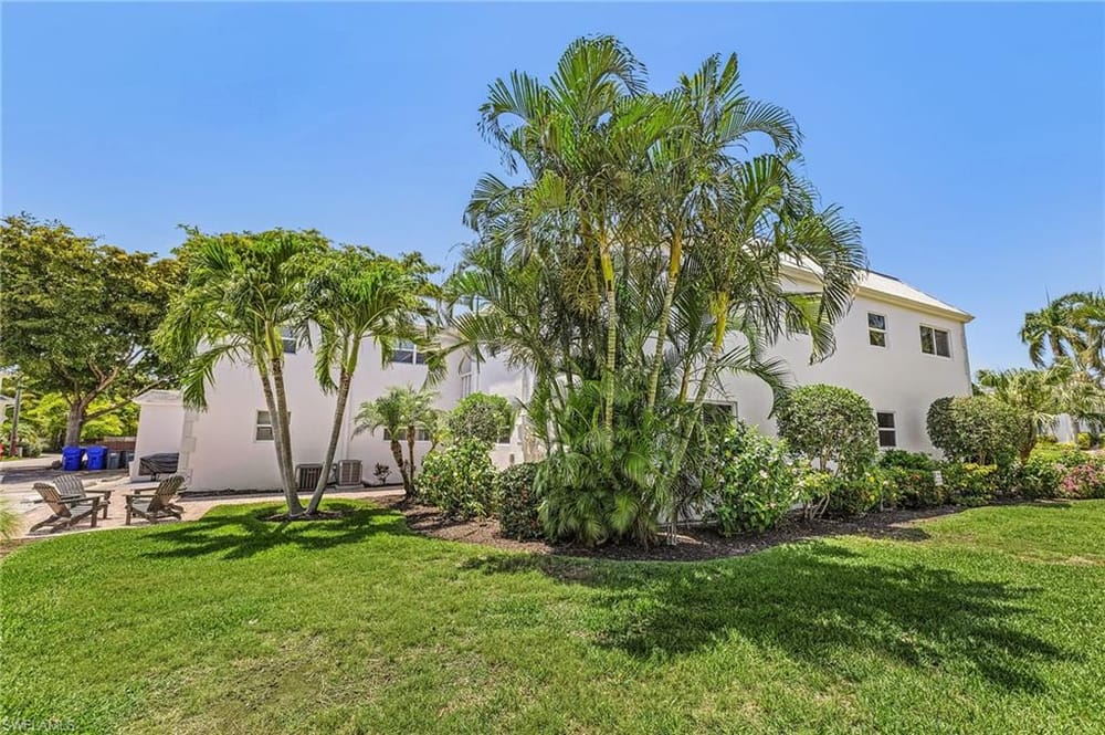 780 10th Ave. S 4 – #2025025941 - Olde Naples