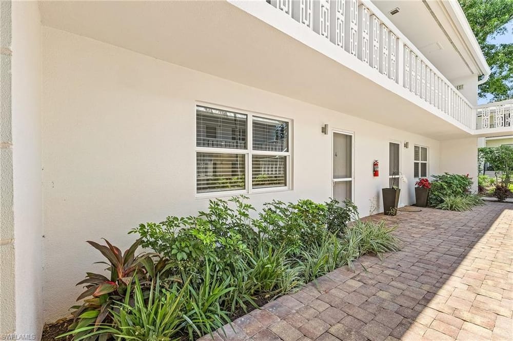 780 10th Ave. S 4 – #2025025941 - Olde Naples