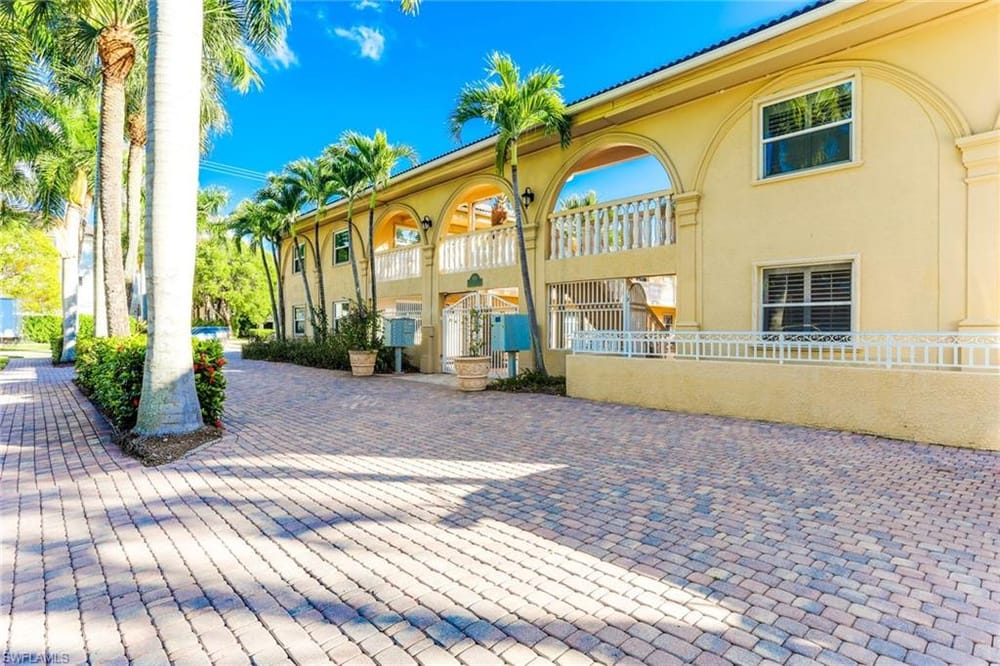 980 7th Ave. S 101 – #226000135 - Olde Naples