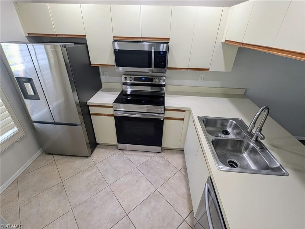 1915 Courtyard Way S G102 – #226001334 - Kings Lake