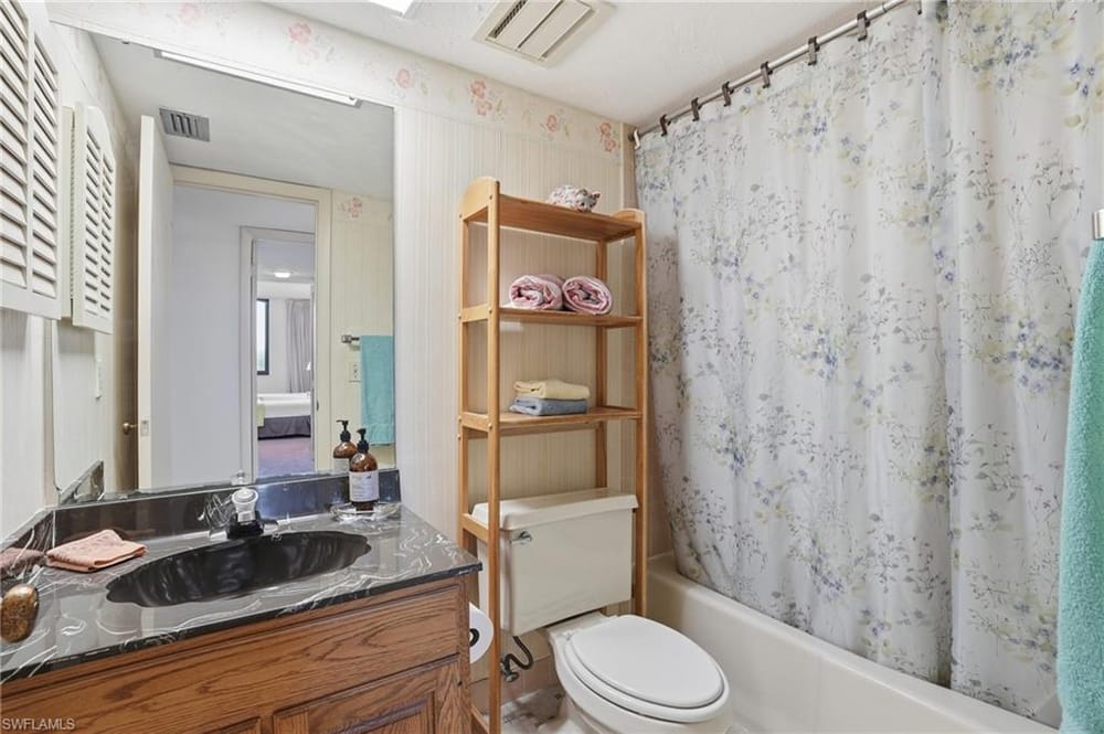 11 Bluebill Ave. 203 – #226003767 - Vanderbilt Beach