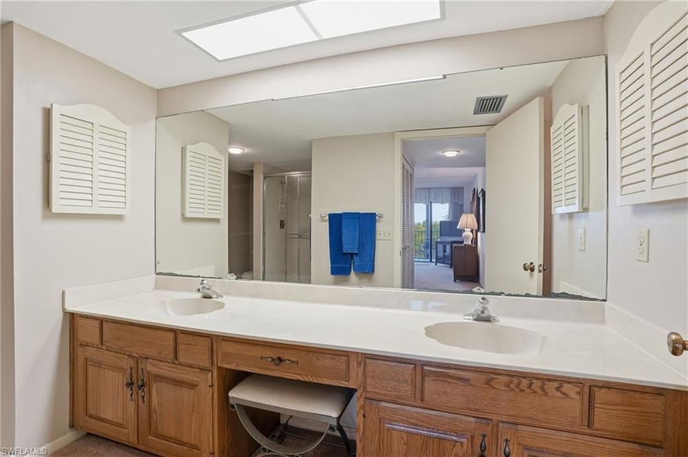 11 Bluebill Ave. 203 – #226003767 - Vanderbilt Beach