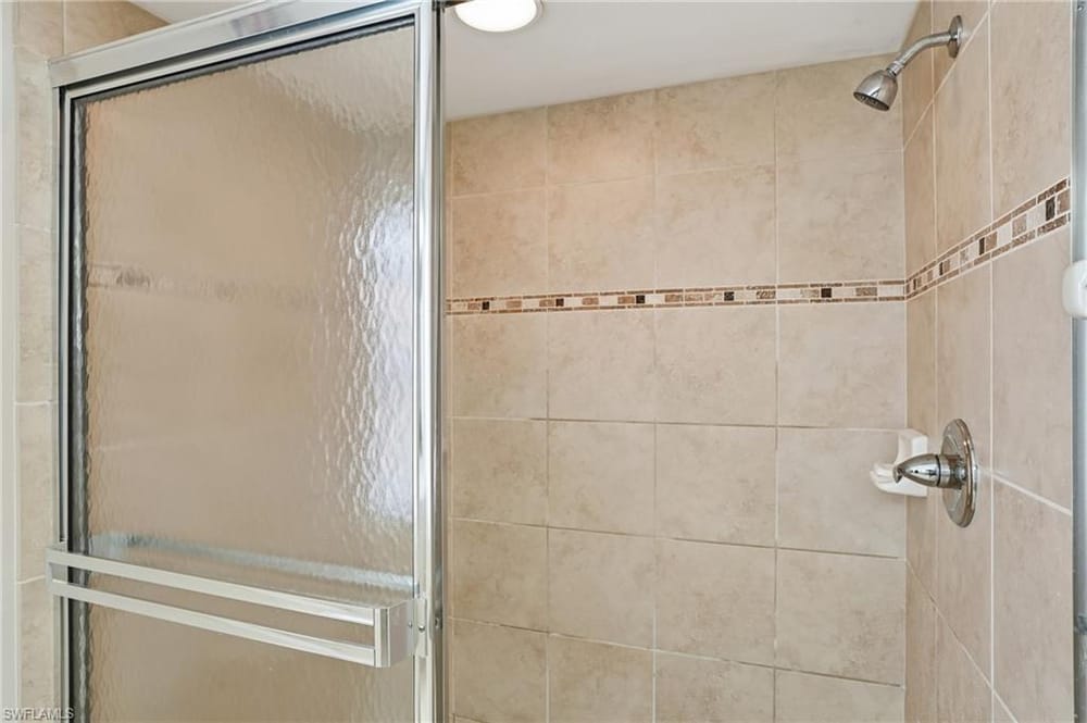 7680 Oleander Gate Dr. J202 – #226003874 - Pipers Grove