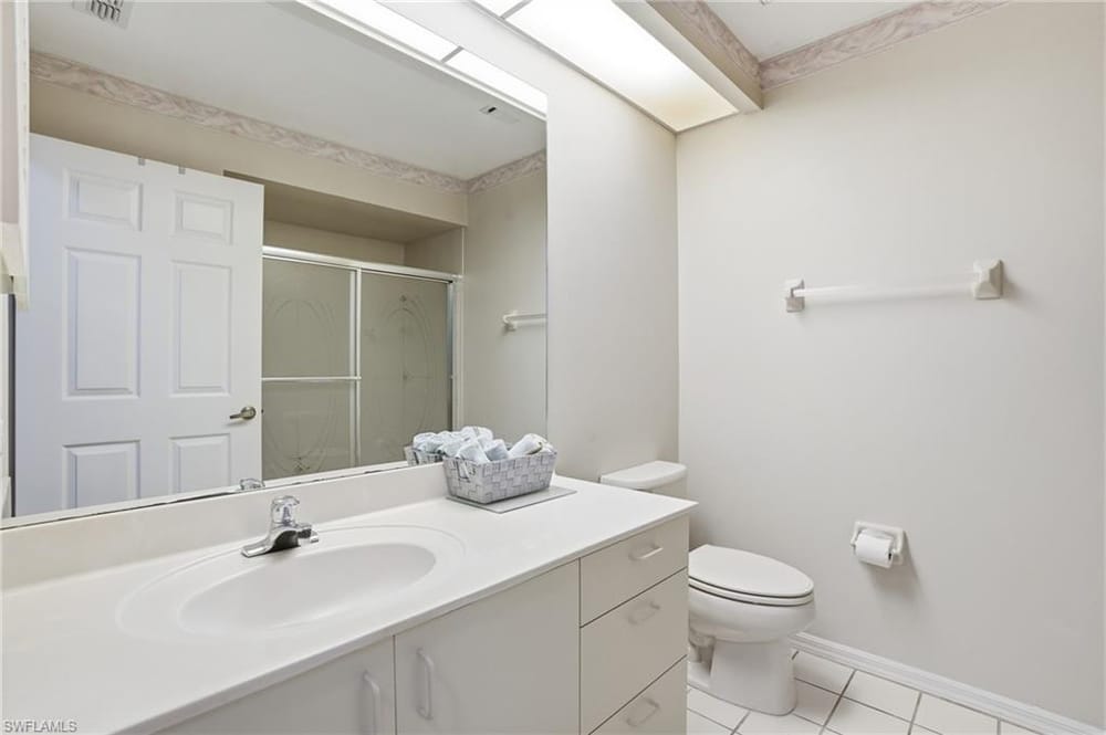 7680 Oleander Gate Dr. J202 – #226003874 - Pipers Grove