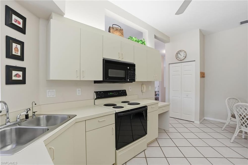 7680 Oleander Gate Dr. J202 – #226003874 - Pipers Grove