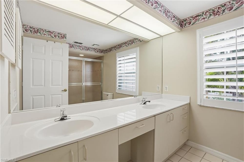7680 Oleander Gate Dr. J202 – #226003874 - Pipers Grove