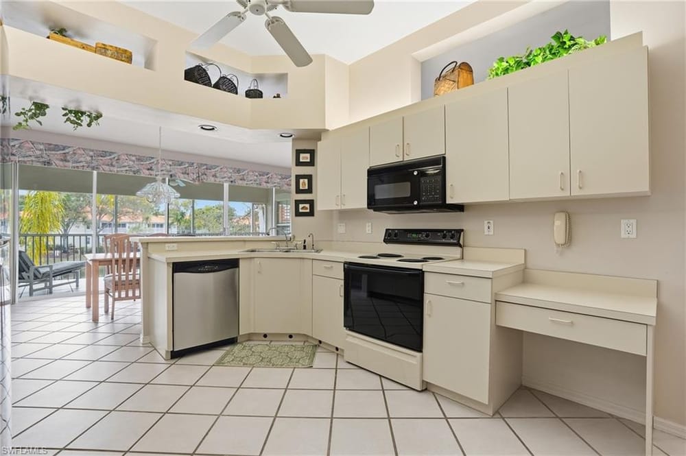 7680 Oleander Gate Dr. J202 – #226003874 - Pipers Grove