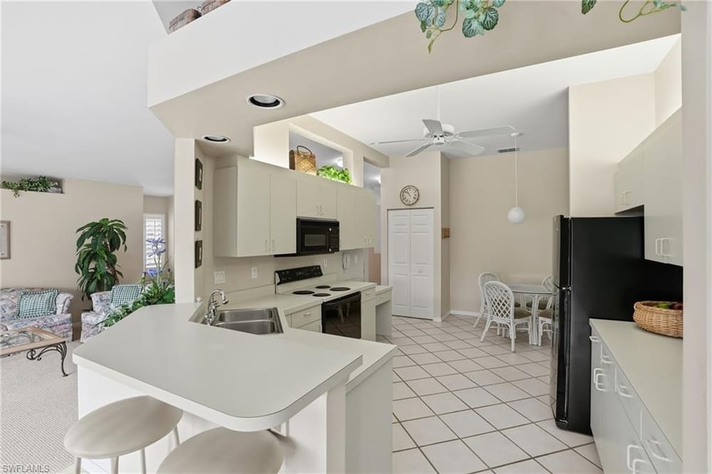 7680 Oleander Gate Dr. J202 – #226003874 - Pipers Grove