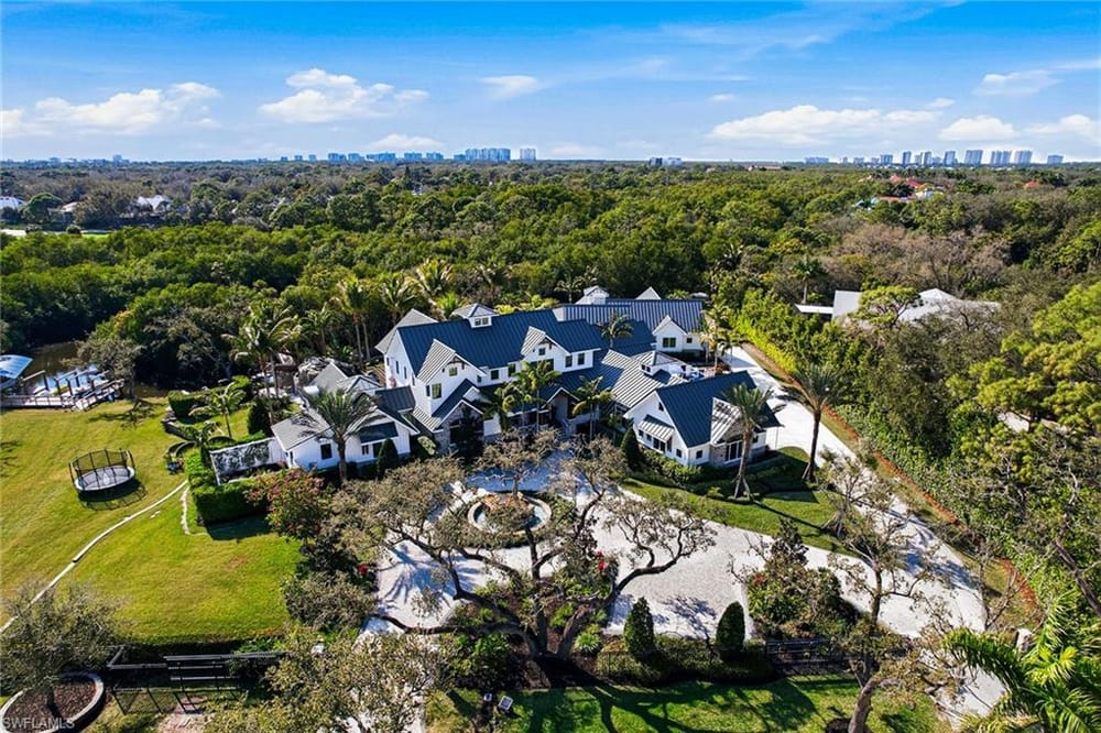325 Cocohatchee Blvd. – #226007977 - Cocohatchee Estates