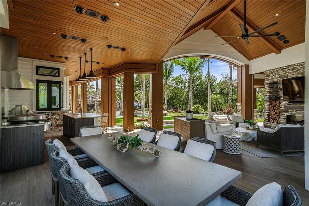 325 Cocohatchee Blvd. – #226007977 - Cocohatchee Estates